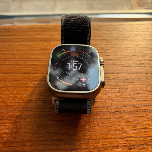 Apple Watch Ultra Titanium - Picture 3 of 11